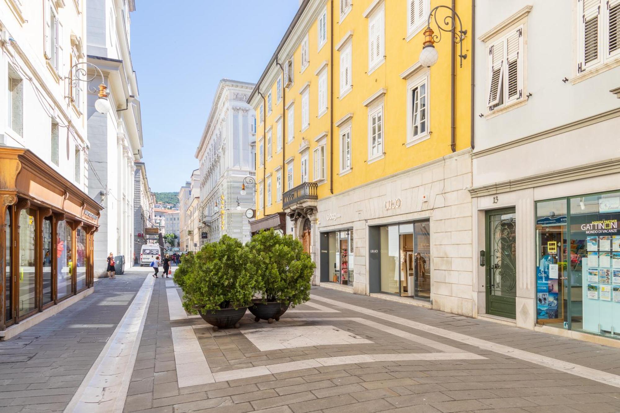 Rifugio Wilde, A Trieste Centro Con Parcheggio Luaran gambar